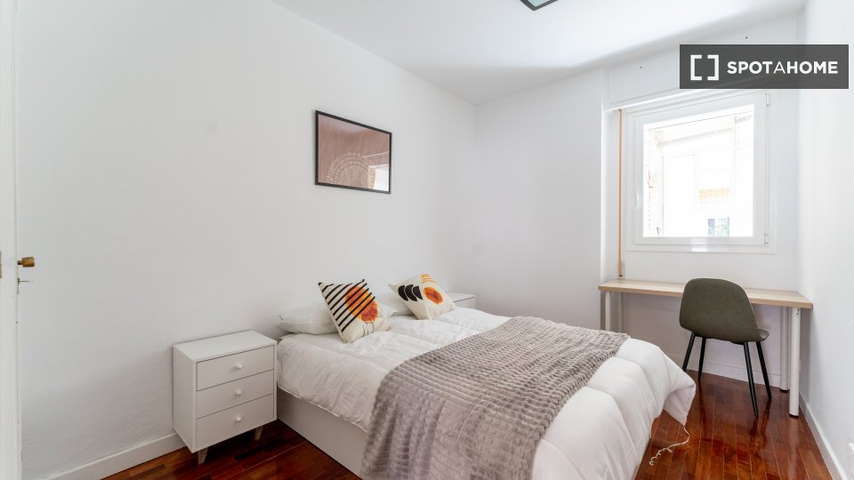 Double room Madrid, 7 beds — photo 12