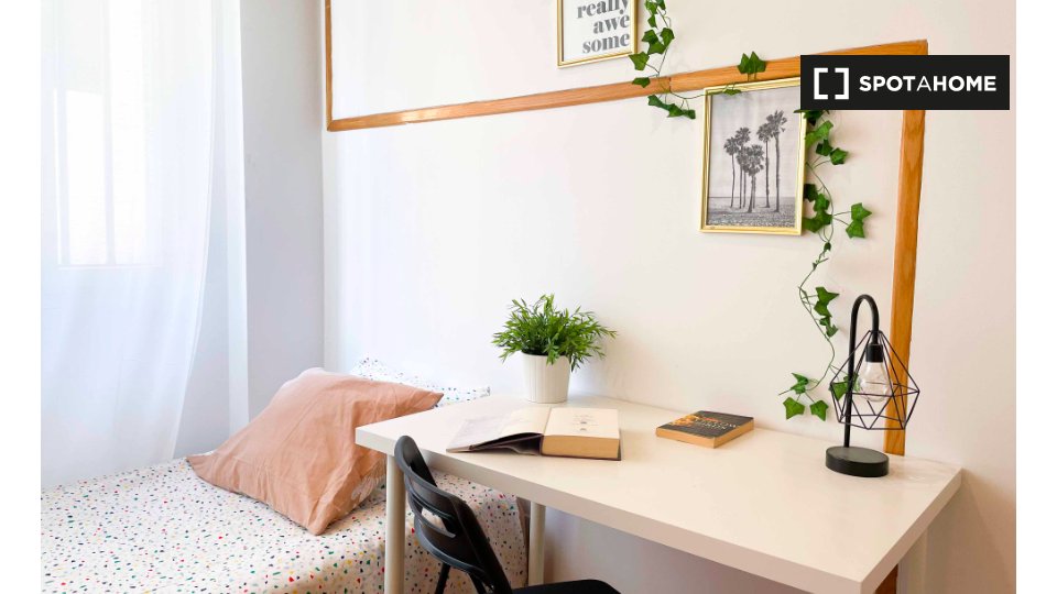 Double room Madrid, 8 beds, 180m² — photo 19