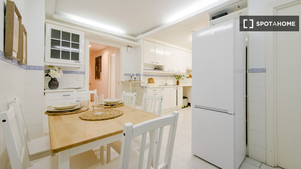 Double room Madrid, 11 beds, 250m² — photo 16