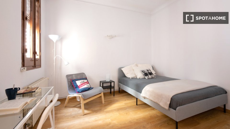 Double room Barcelona, 6 beds, 100m² — photo 10