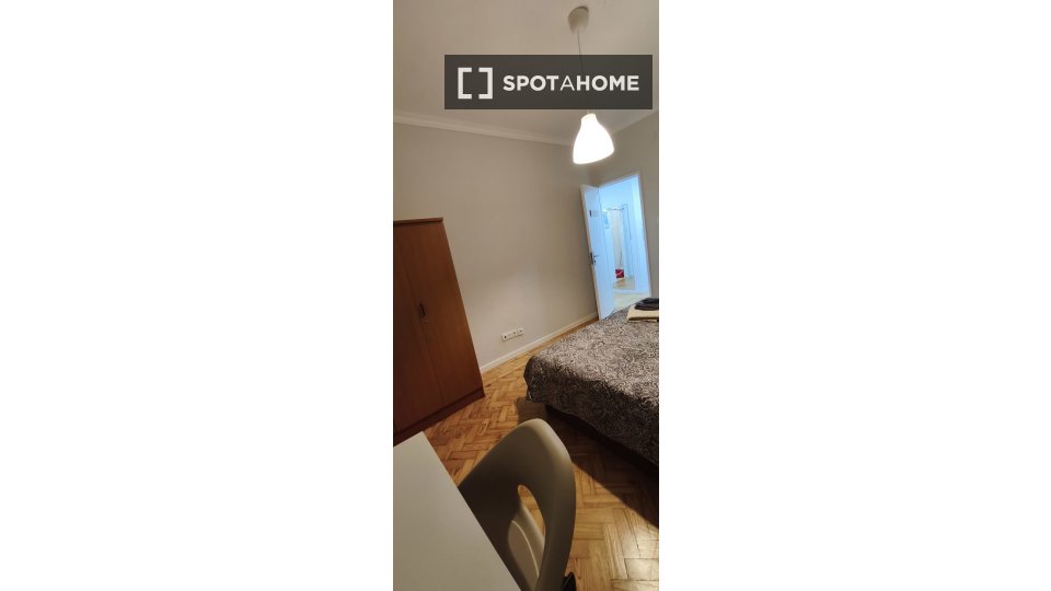 Double room Lisbon, 4 beds, 70m² — photo 9