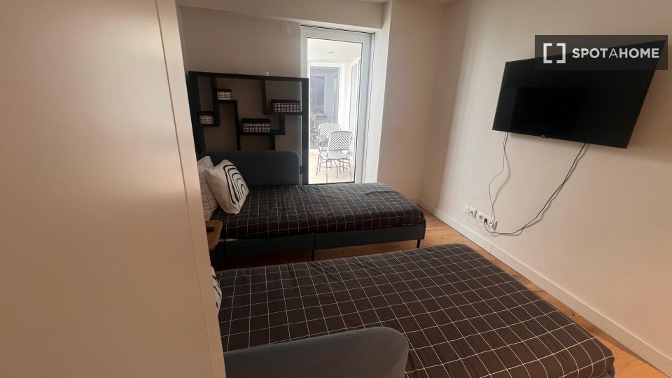 Apartment Lisbon, 2 beds, 104m² — photo 13