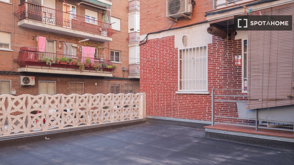 Double room Madrid, 5 beds — photo 18
