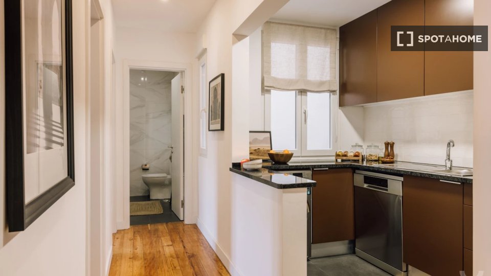 Apartment Lisbon, 2 beds, 66m² — photo 14