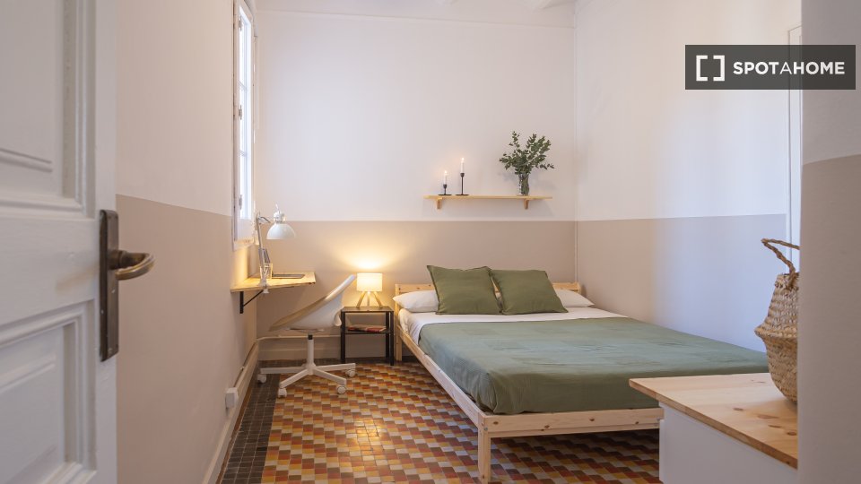 Double room Barcelona, 4 beds, 90m² — photo 12