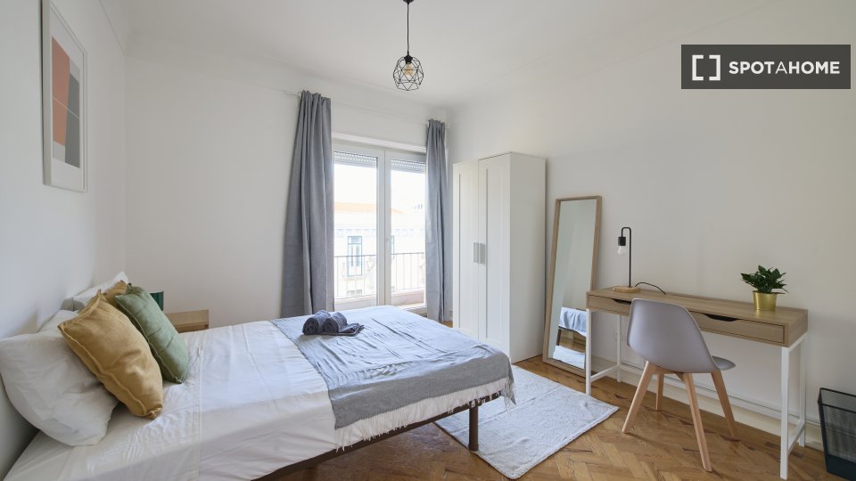 Double room Lisbon, 5 beds — photo 11