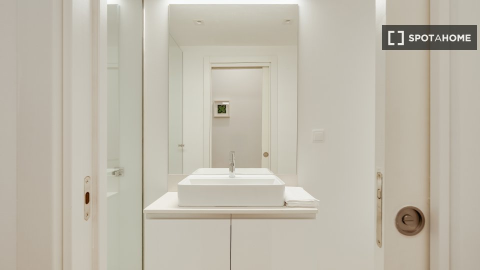 Apartment Lisbon, 1 bed, 65m² — photo 18
