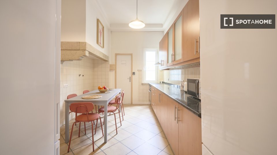 Double room Lisbon, 6 beds — photo 16