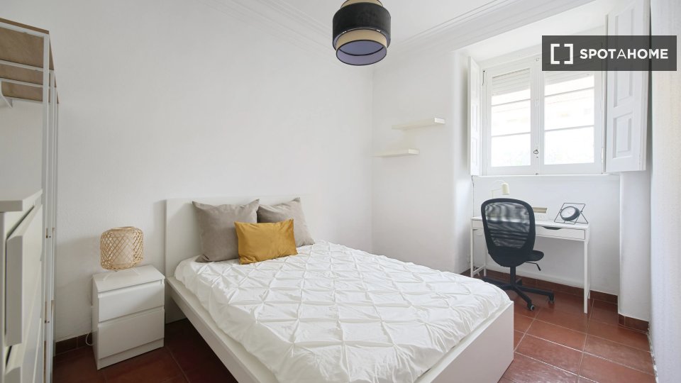 Double room Lisbon, 4 beds — photo 10