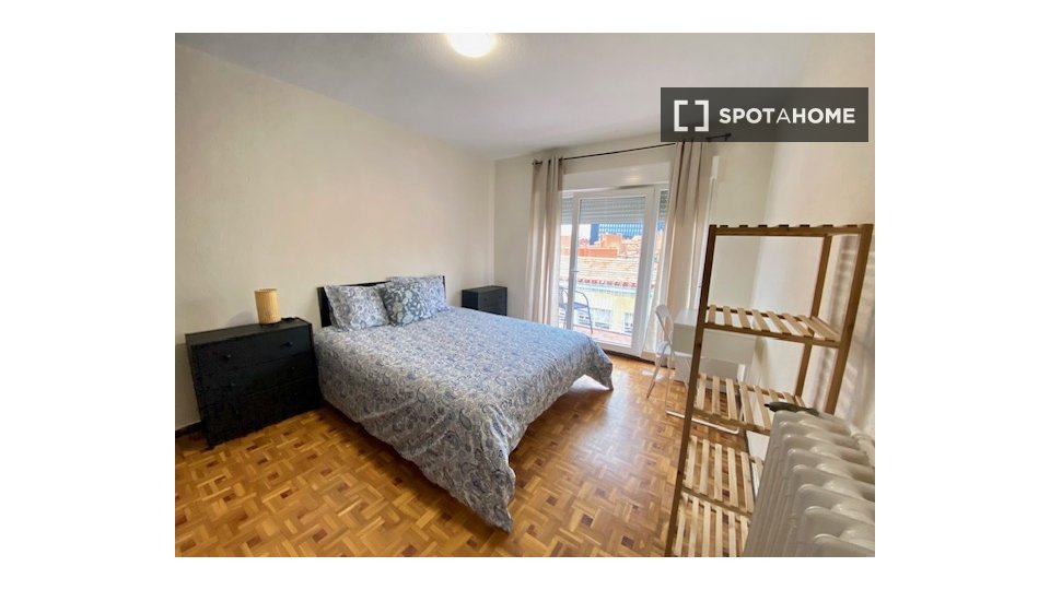 Double room Madrid, 3 beds — photo 1