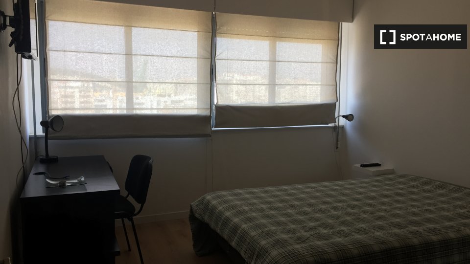 Double room Lisbon, 4 beds, 85m² — photo 3