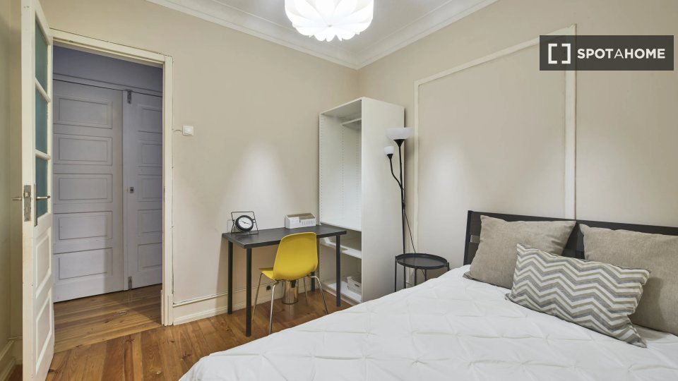 Double room Lisbon, 4 beds — photo 12