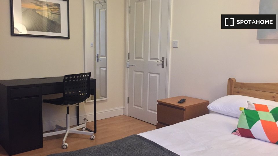 Double room London, 1 bed — photo 1