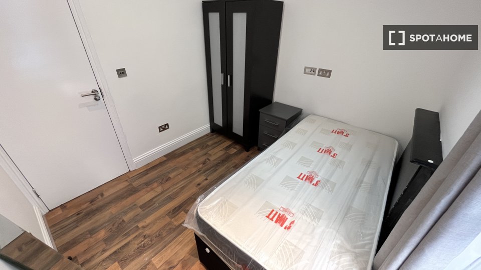 Double room London, 4 beds — photo 8