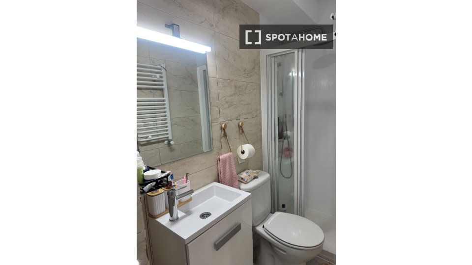 Double room Madrid, 3 beds — photo 8