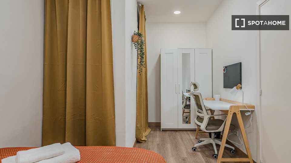 Double room Barcelona, 6 beds, 120m² — photo 62