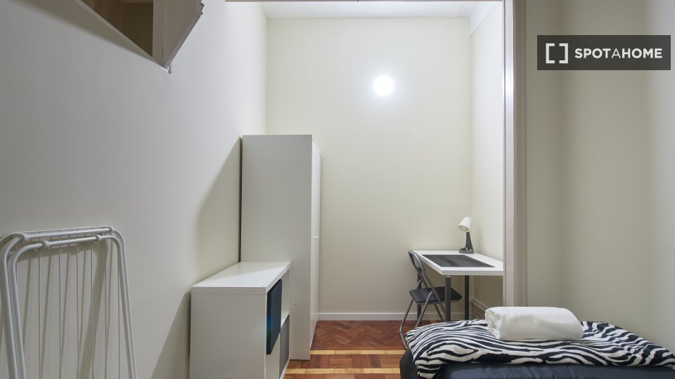 Double room Lisbon, 9 beds — photo 22