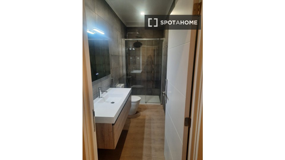 Double room Lisbon, 6 beds, 160m² — photo 23