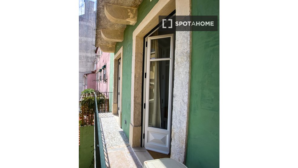Apartment Lisbon, 2 beds, 62m² — photo 18