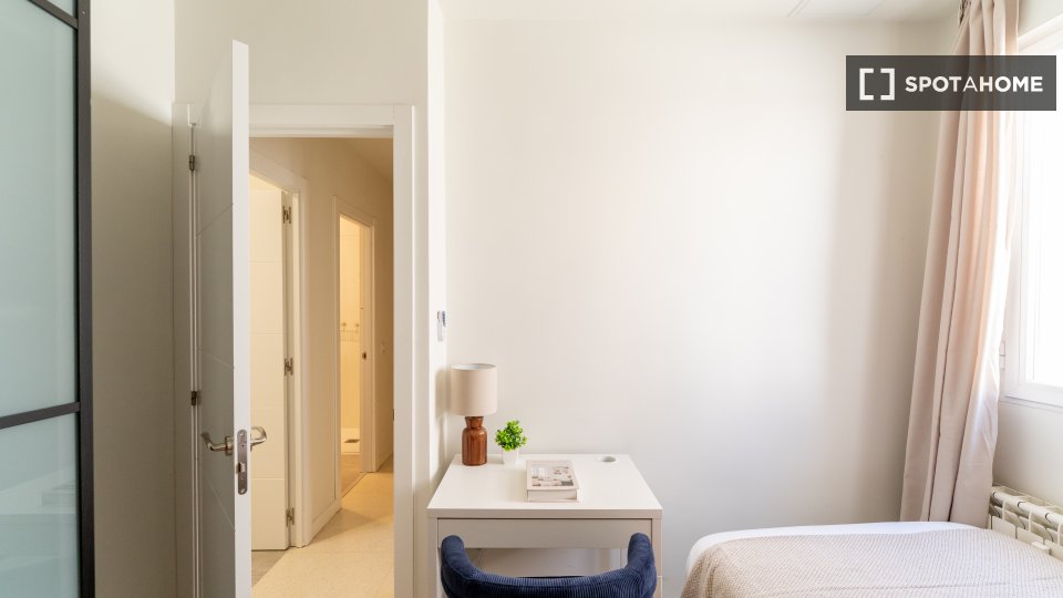 Double room Madrid, 3 beds — photo 4