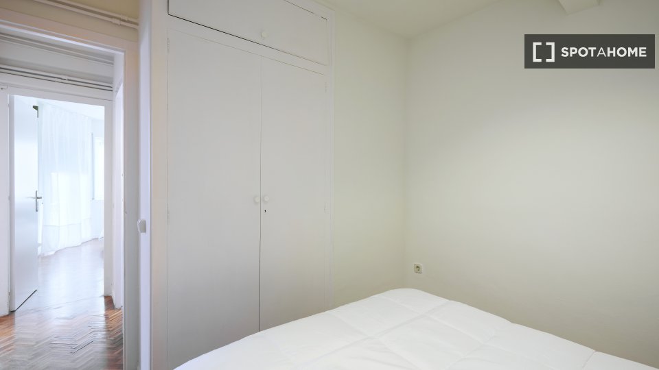Apartment Barcelona, 3 beds, 82m² — photo 33