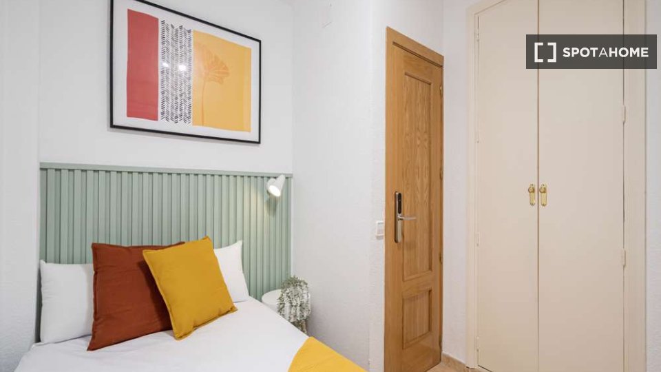 Double room Madrid, 4 beds — photo 10