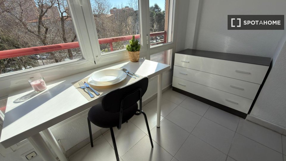 Double room Madrid, 4 beds — photo 9