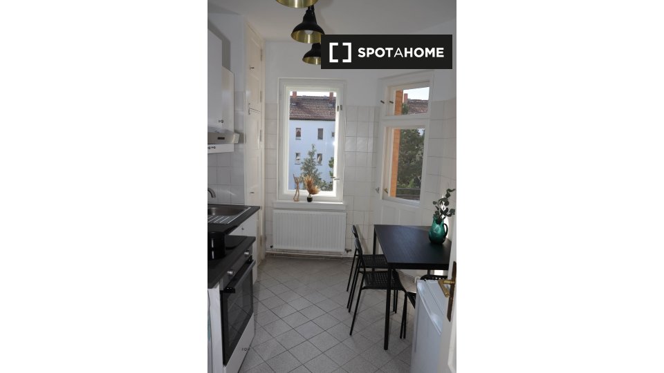 Double room Berlin, 3 beds, 61m² — photo 14