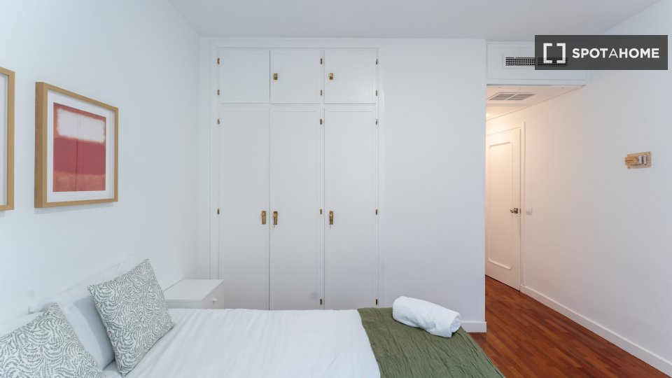 Double room Madrid, 7 beds — photo 23