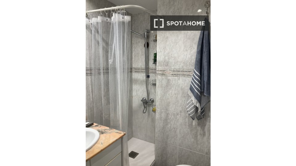 Double room Barcelona, 3 beds, 90m² — photo 16