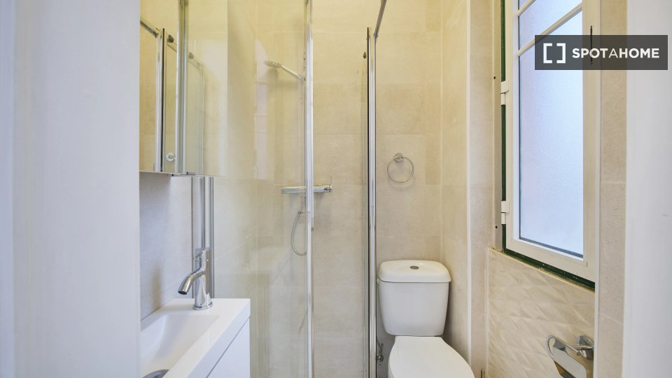 Double room Lisbon, 6 beds — photo 7