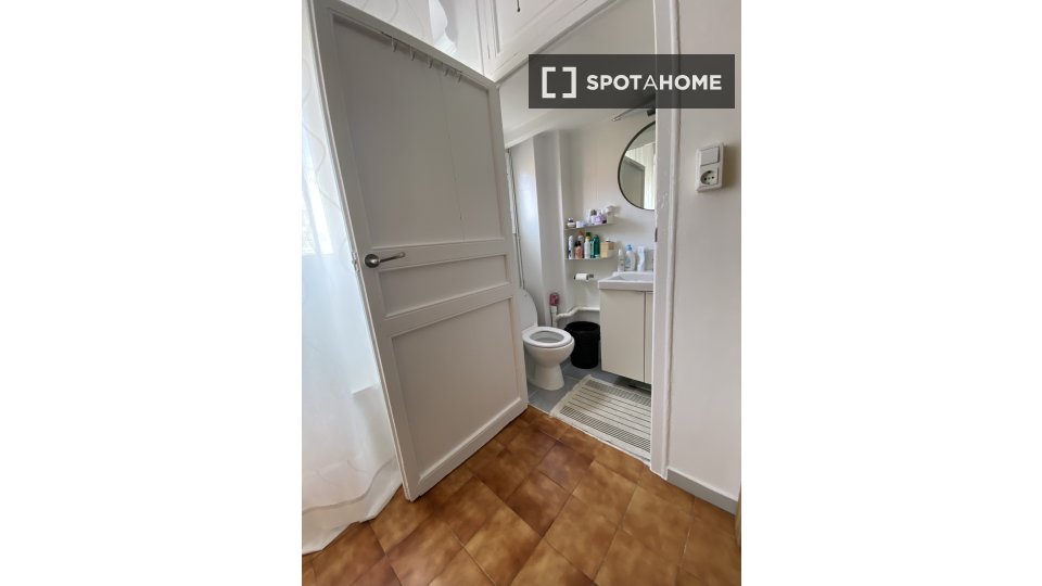 Double room Barcelona, 3 beds, 98m² — photo 3