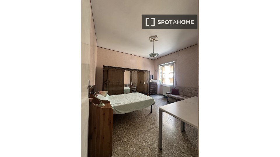 Stanza in appartamento condiviso in affitto a Quadraro, Roma - a Roma