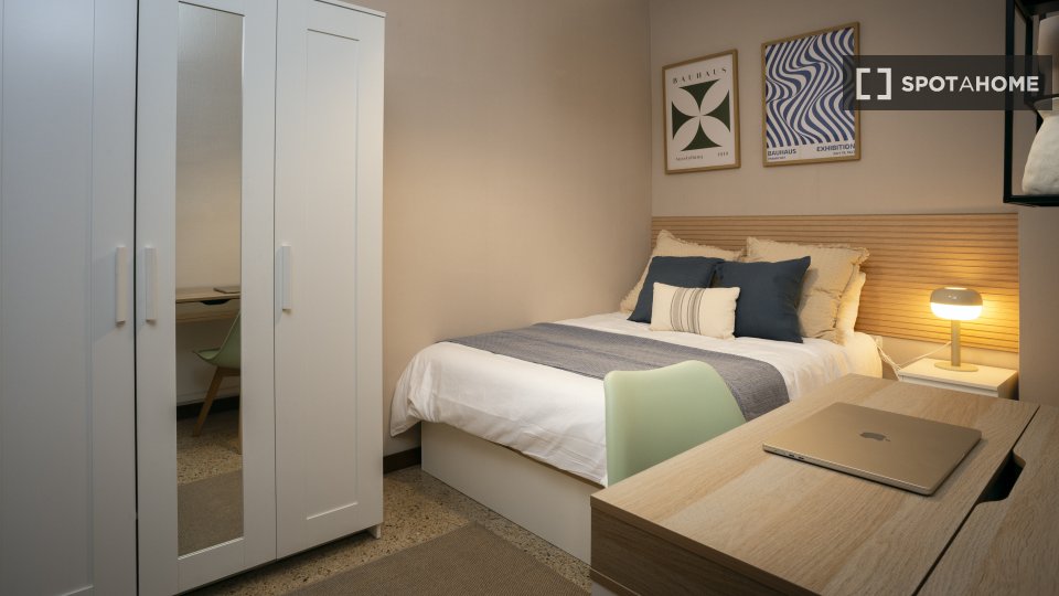 Double room Barcelona, 5 beds, 100m² — photo 4
