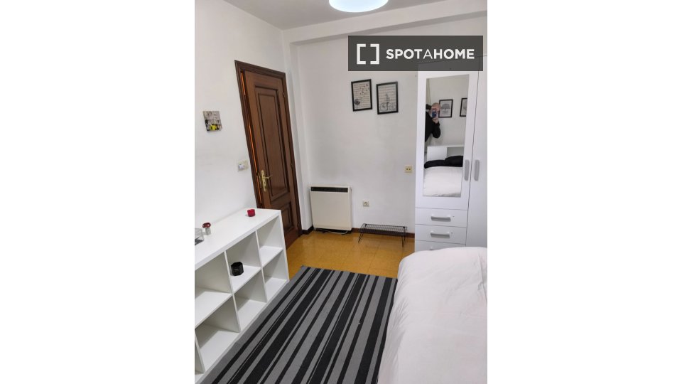 Se alquila habitación en piso compartido en Santiago De Compostela