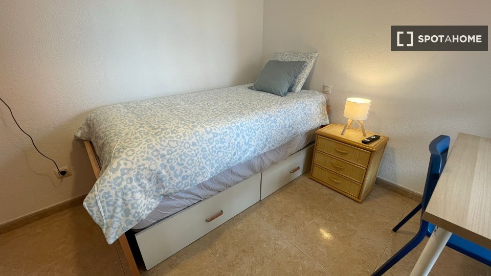 Double room Madrid, 3 beds — photo 6