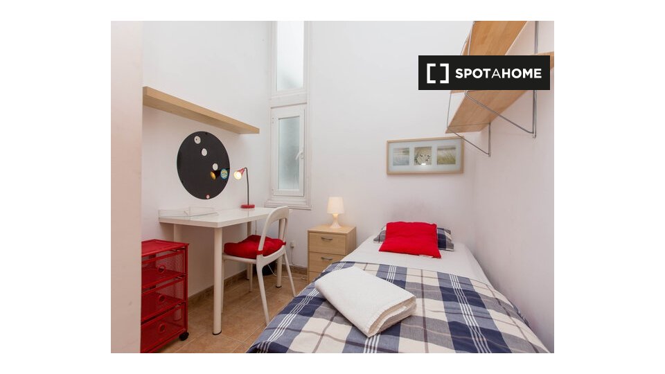 Double room Madrid, 8 beds, 150m² — photo 1