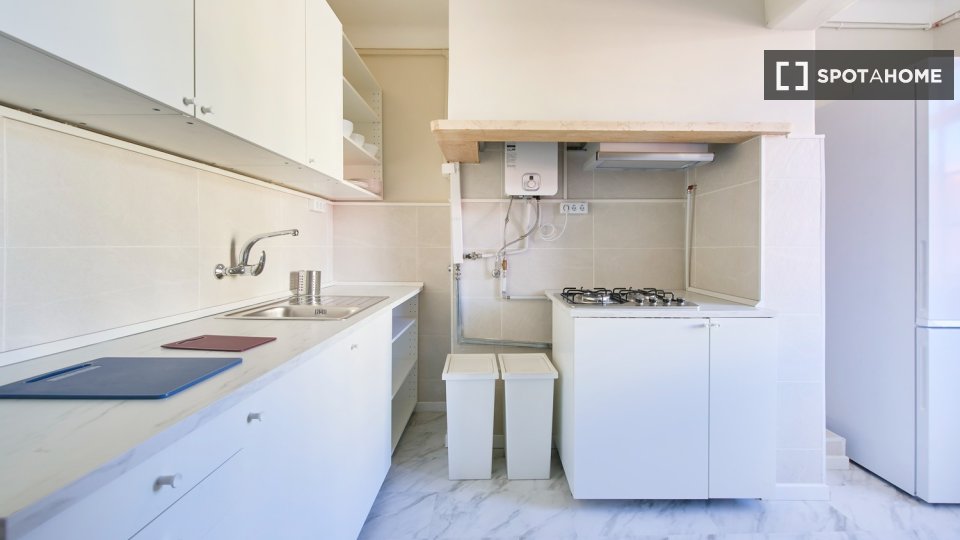 Double room Lisbon, 6 beds — photo 41