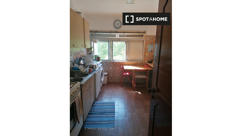 Double room Lisbon, 3 beds, 120m² — photo 18