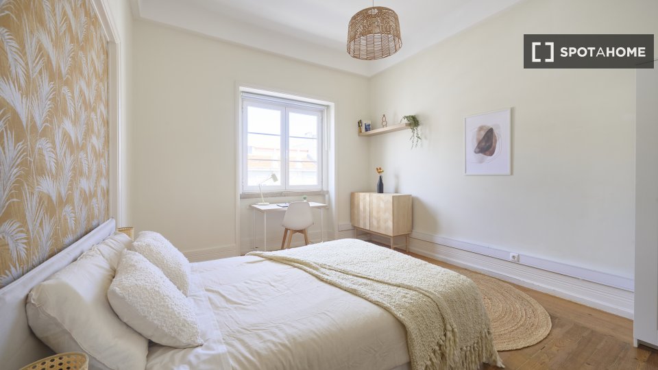 Double room Lisbon, 6 beds — photo 7
