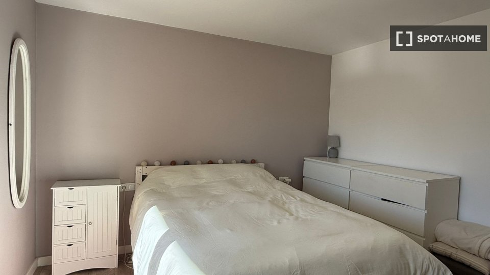 Double room Barcelona, 3 beds, 140m² — photo 4