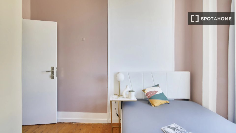 Double room Lisbon, 9 beds — photo 12