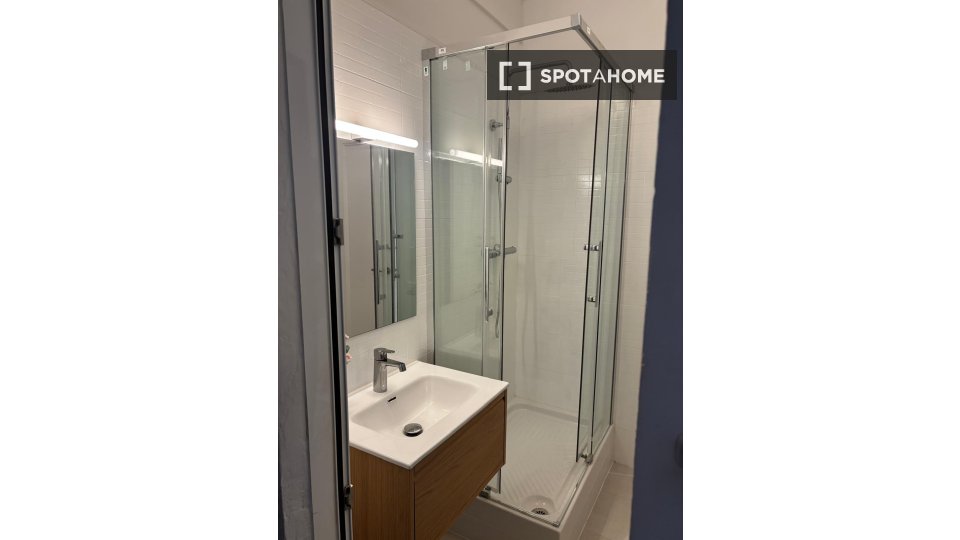 Apartment Barcelona, 4 beds, 86m² — photo 4