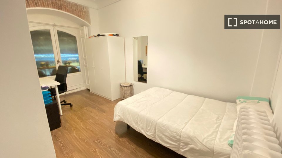 Double room Madrid, 8 beds — photo 14