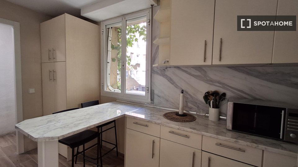 Double room Madrid, 6 beds — photo 2