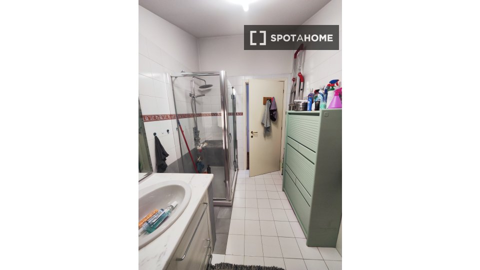 Double room Bologna, 2 beds — photo 18