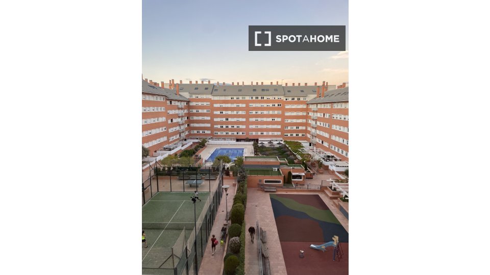 Double room Madrid, 1 bed, 90m² — photo 11