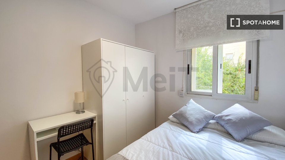Double room Madrid, 5 beds — photo 14