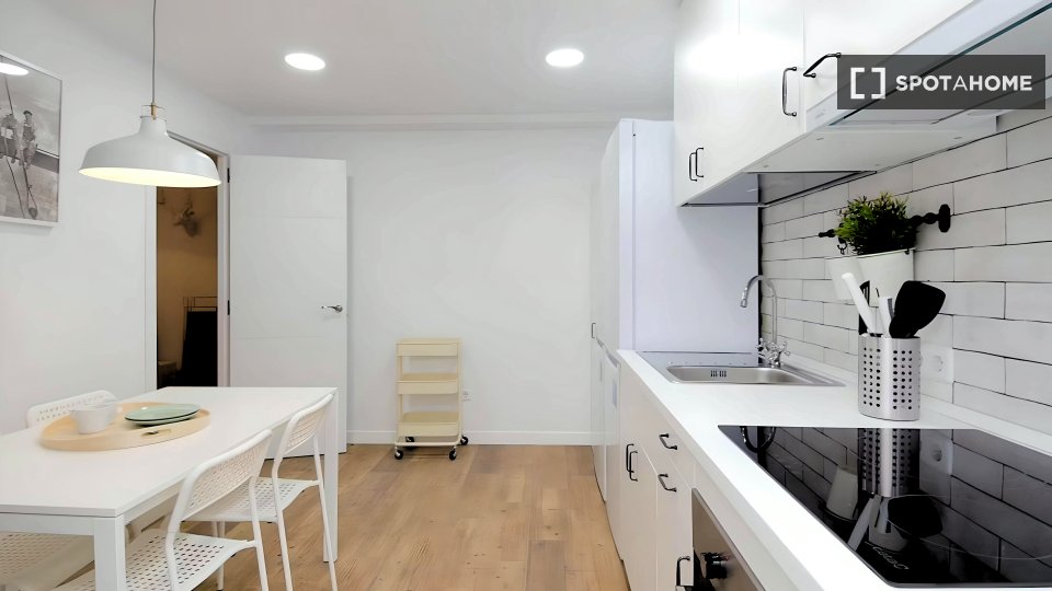 Double room Madrid, 6 beds — photo 33