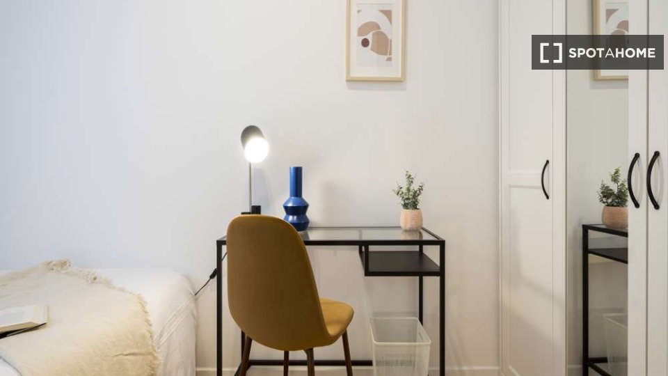 Double room Madrid, 5 beds — photo 11